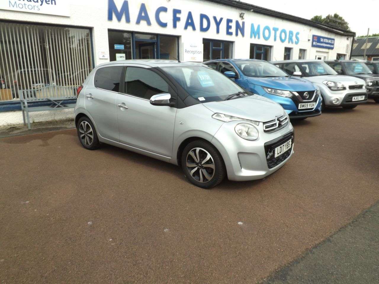 A 2017 CITROEN C1 1.2 PureTech Flair Hatchback 5dr Petrol Manual Euro 6 (82 ps) A 2017 CITROEN C1 1.2 PureTech Flair Hatchback 5dr Petrol Manual Euro 6 (82 ps)