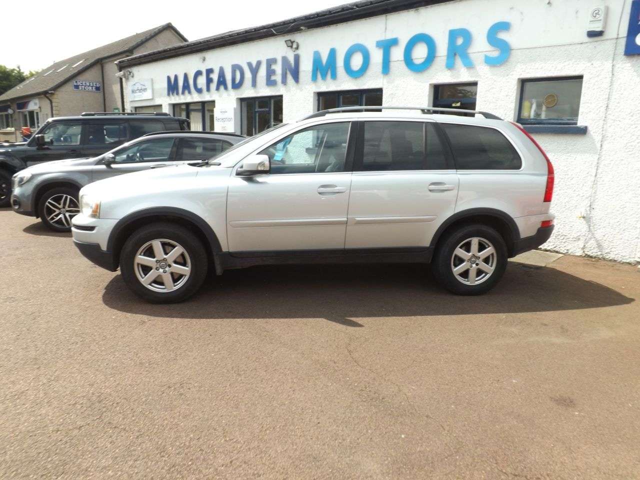 A 2009 VOLVO XC90 2.4 D5 Active SUV 5dr Diesel Geartronic AWD (224 g/km, 182 bhp) A 2009 VOLVO XC90 2.4 D5 Active SUV 5dr Diesel Geartronic AWD (224 g/km, 182 bhp)