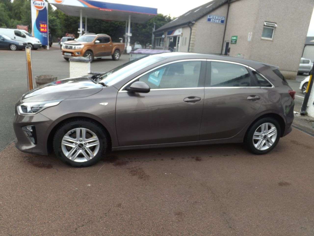 A 2021 KIA CEED 1.0 T-GDi 2 NAV Hatchback 5dr Petrol Manual Euro 6 (s/s) (118 bhp) A 2021 KIA CEED 1.0 T-GDi 2 NAV Hatchback 5dr Petrol Manual Euro 6 (s/s) (118 bhp)