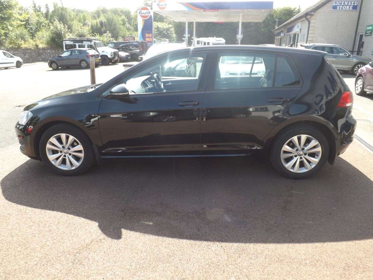A 2013 VOLKSWAGEN GOLF 1.4 TSI BlueMotion Tech SE Hatchback 5dr Petrol DSG Euro 5 (s/s) (122 ps) A 2013 VOLKSWAGEN GOLF 1.4 TSI BlueMotion Tech SE Hatchback 5dr Petrol DSG Euro 5 (s/s) (122 ps)