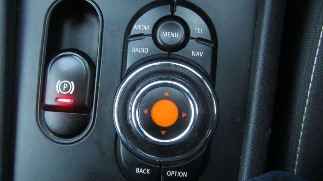 2015 MINI CLUBMAN 2015 MINI CLUBMAN