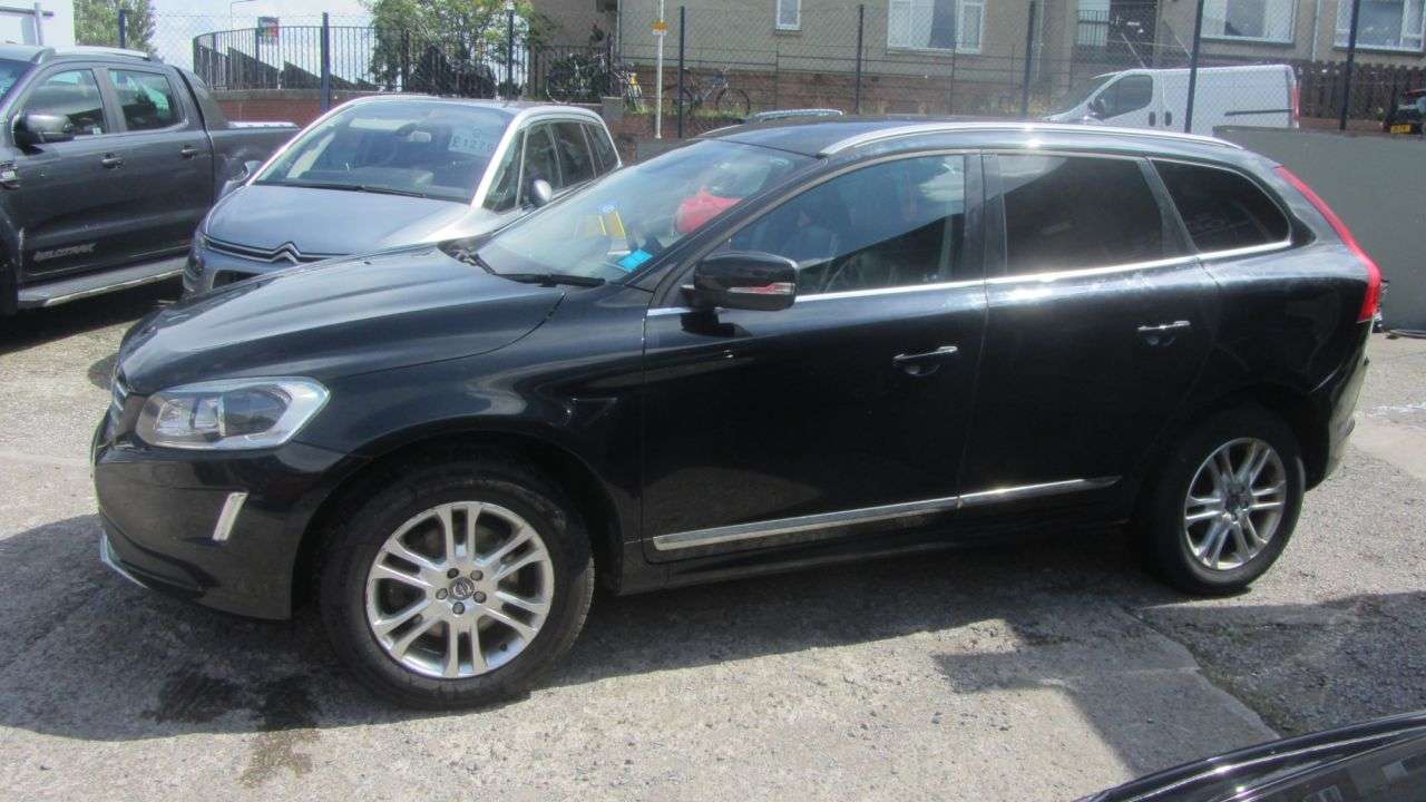 A 2015 VOLVO XC60 2.4 D4 SE Lux Nav SUV 5dr Diesel Geartronic AWD Euro 5 (181 ps) Superb spec A 2015 VOLVO XC60 2.4 D4 SE Lux Nav SUV 5dr Diesel Geartronic AWD Euro 5 (181 ps) Superb spec