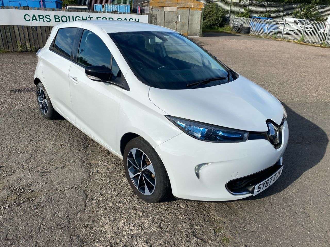 A 2017 RENAULT ZOE R90 41kWh Dynamique Nav Hatchback 5dr Electric Auto (i) (92 bhp) Electric C A 2017 RENAULT ZOE R90 41kWh Dynamique Nav Hatchback 5dr Electric Auto (i) (92 bhp) Electric C