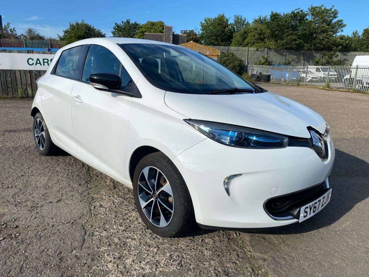 A 2017 RENAULT ZOE R90 41kWh Dynamique Nav Hatchback 5dr Electric Auto (i) (92 bhp) Electric C A 2017 RENAULT ZOE R90 41kWh Dynamique Nav Hatchback 5dr Electric Auto (i) (92 bhp) Electric C