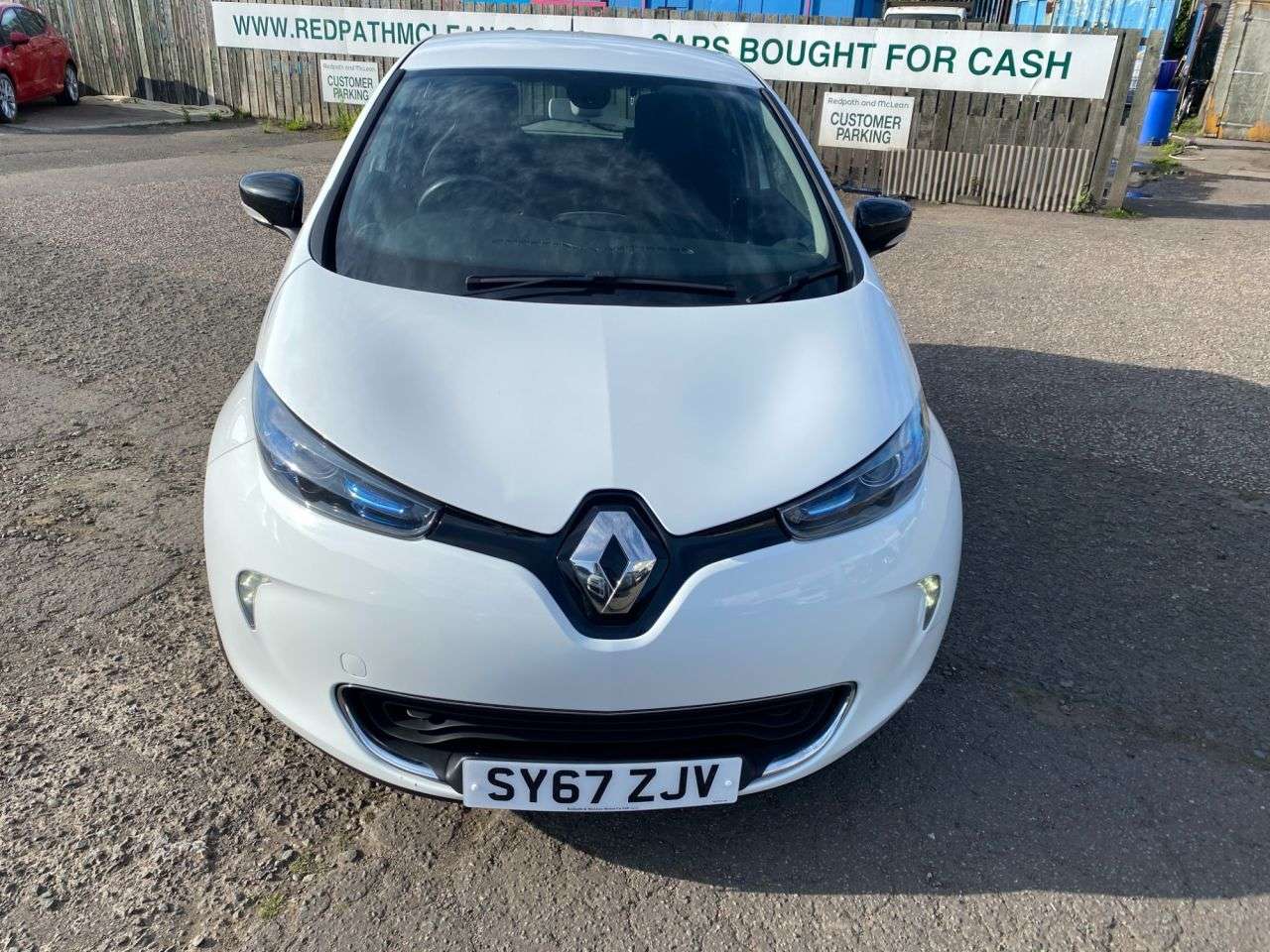 A 2017 RENAULT ZOE R90 41kWh Dynamique Nav Hatchback 5dr Electric Auto (i) (92 bhp) Electric C A 2017 RENAULT ZOE R90 41kWh Dynamique Nav Hatchback 5dr Electric Auto (i) (92 bhp) Electric C
