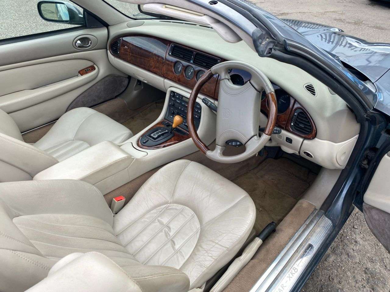 1997 JAGUAR XK8 1997 JAGUAR XK8