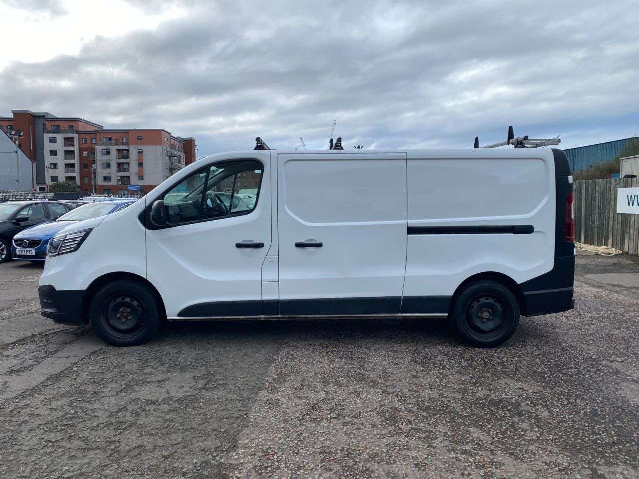 A 2022 RENAULT TRAFIC 2.0 dCi Blue LL30 Business Panel Van 5dr Diesel Manual L2 H1 Euro 6 (s/s) ( A 2022 RENAULT TRAFIC 2.0 dCi Blue LL30 Business Panel Van 5dr Diesel Manual L2 H1 Euro 6 (s/s) (
