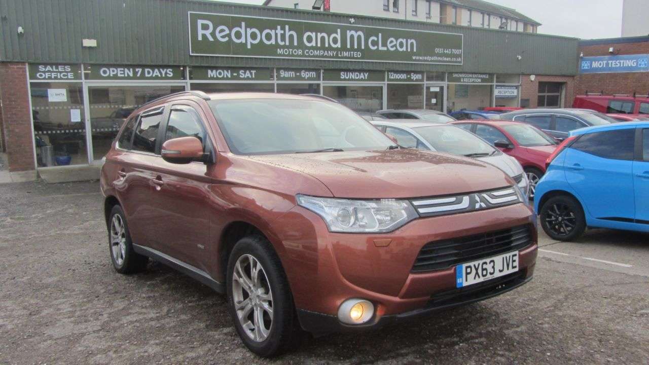 A 2014 MITSUBISHI OUTLANDER 2.2 DI-D GX4 SUV 5dr Diesel Manual 4WD Euro 5 (s/s) (150 ps) BLUETOOTH, AIR A 2014 MITSUBISHI OUTLANDER 2.2 DI-D GX4 SUV 5dr Diesel Manual 4WD Euro 5 (s/s) (150 ps) BLUETOOTH, AIR