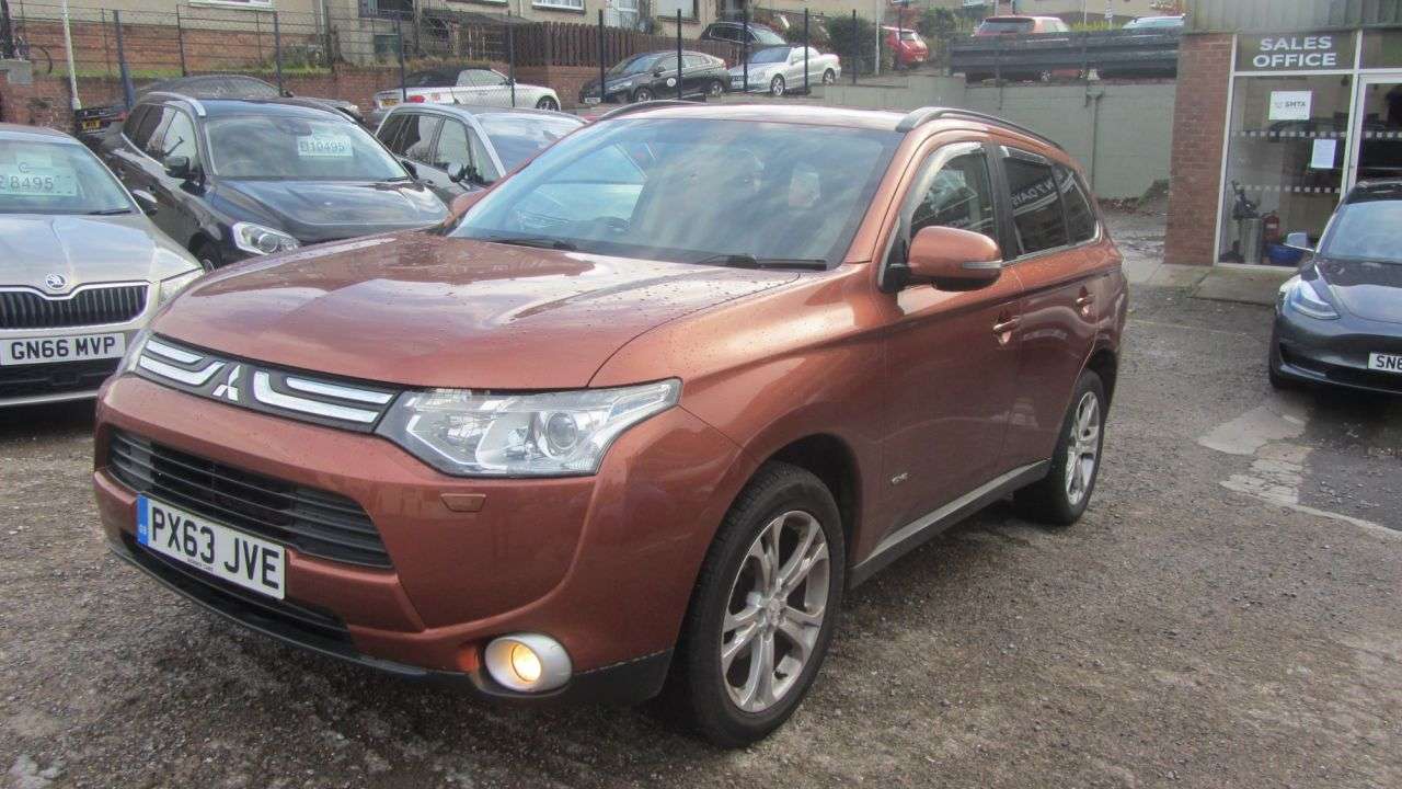 A 2014 MITSUBISHI OUTLANDER 2.2 DI-D GX4 SUV 5dr Diesel Manual 4WD Euro 5 (s/s) (150 ps) BLUETOOTH, AIR A 2014 MITSUBISHI OUTLANDER 2.2 DI-D GX4 SUV 5dr Diesel Manual 4WD Euro 5 (s/s) (150 ps) BLUETOOTH, AIR
