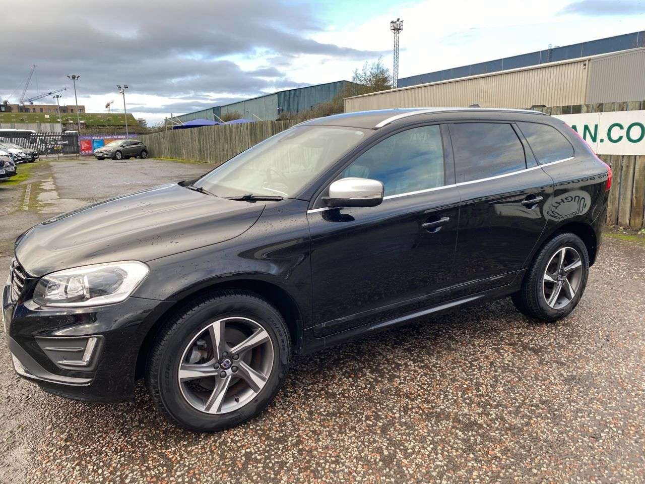 A 2015 VOLVO XC60 2.4 D5 R-Design Lux Nav SUV 5dr Diesel Auto AWD Euro 6 (s/s) (220 ps) Top o A 2015 VOLVO XC60 2.4 D5 R-Design Lux Nav SUV 5dr Diesel Auto AWD Euro 6 (s/s) (220 ps) Top o