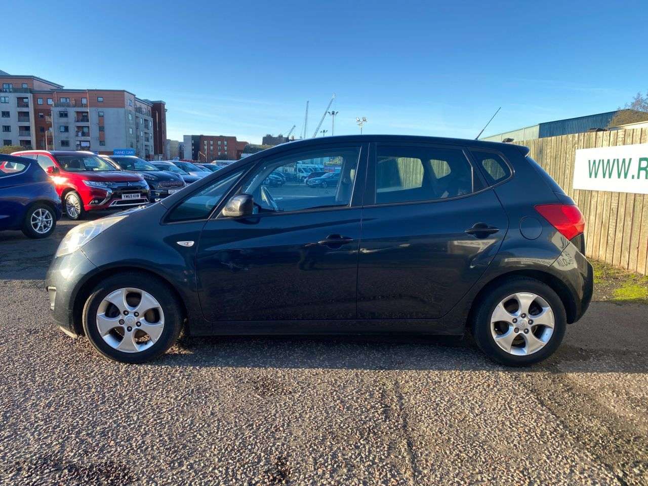 A 2010 KIA VENGA 1.4 CRDi EcoDynamics 3 MPV 5dr Diesel Manual Euro 5 (s/s) (89 bhp) New Clut A 2010 KIA VENGA 1.4 CRDi EcoDynamics 3 MPV 5dr Diesel Manual Euro 5 (s/s) (89 bhp) New Clut