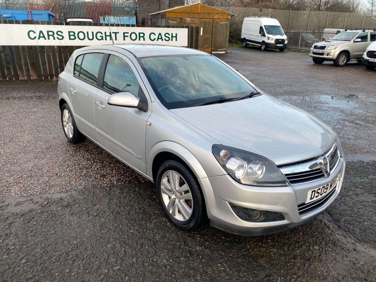A 2009 VAUXHALL ASTRA 1.6i 16v SXi Hatchback 5dr Petrol Manual (155 g/km, 113 bhp) Just Arrived A 2009 VAUXHALL ASTRA 1.6i 16v SXi Hatchback 5dr Petrol Manual (155 g/km, 113 bhp) Just Arrived