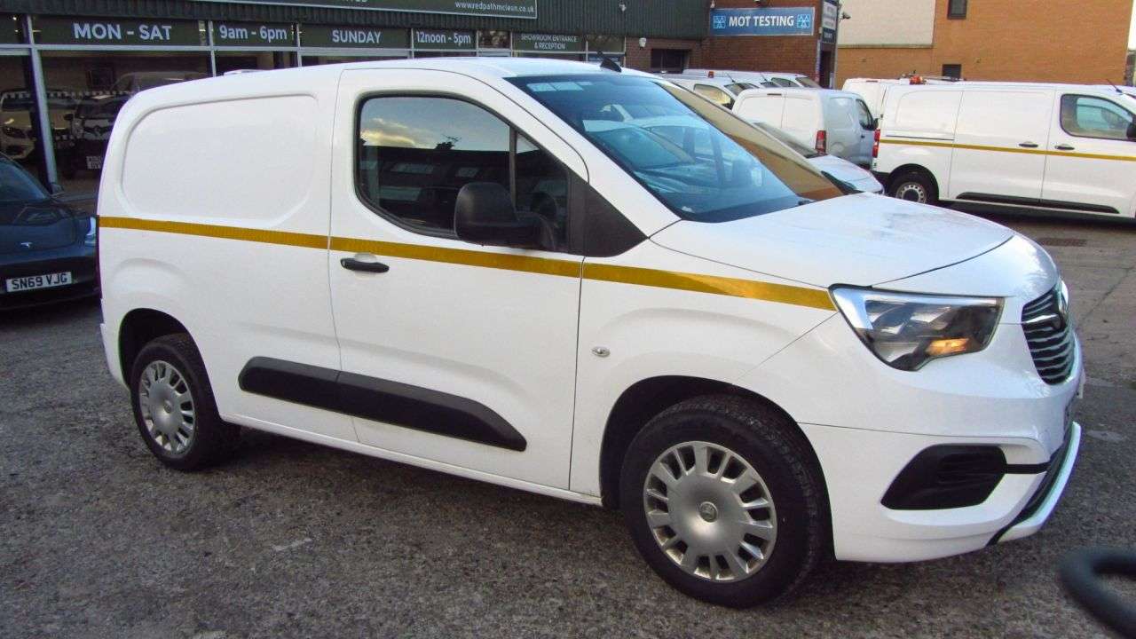A 2021 VAUXHALL COMBO 1.6 Turbo D 2300 Sportive Panel Van 4dr Diesel Manual L1 H1 Euro 6 (s/s) (1 A 2021 VAUXHALL COMBO 1.6 Turbo D 2300 Sportive Panel Van 4dr Diesel Manual L1 H1 Euro 6 (s/s) (1