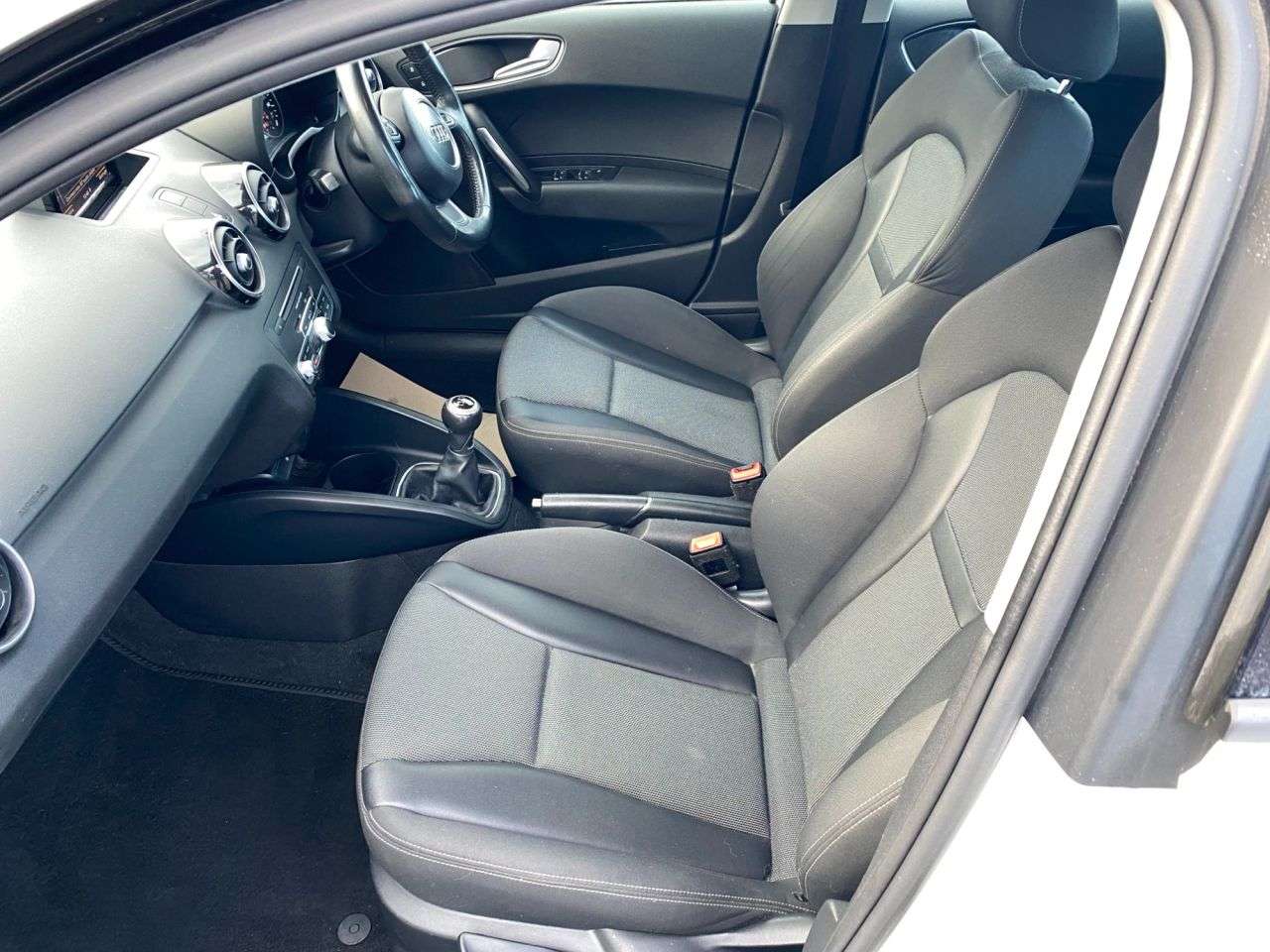 2016 AUDI A1 2016 AUDI A1