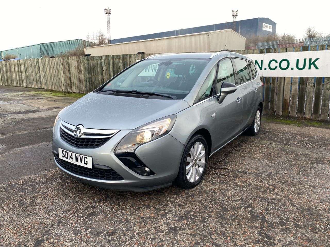 A 2014 VAUXHALL ZAFIRA TOURER 1.4T 16V SE MPV 5dr Petrol Auto Euro 5 (140 ps) SUPER LOW MILEAGE AUTO A 2014 VAUXHALL ZAFIRA TOURER 1.4T 16V SE MPV 5dr Petrol Auto Euro 5 (140 ps) SUPER LOW MILEAGE AUTO