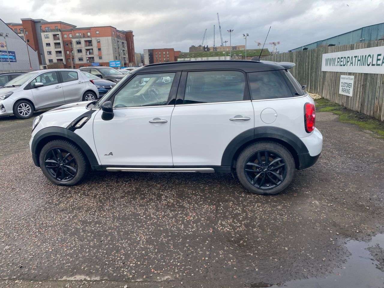 A 2015 MINI COUNTRYMAN 1.6 Cooper D Business Edition SUV 5dr Diesel Manual ALL4 Euro 6 (s/s) (112 A 2015 MINI COUNTRYMAN 1.6 Cooper D Business Edition SUV 5dr Diesel Manual ALL4 Euro 6 (s/s) (112
