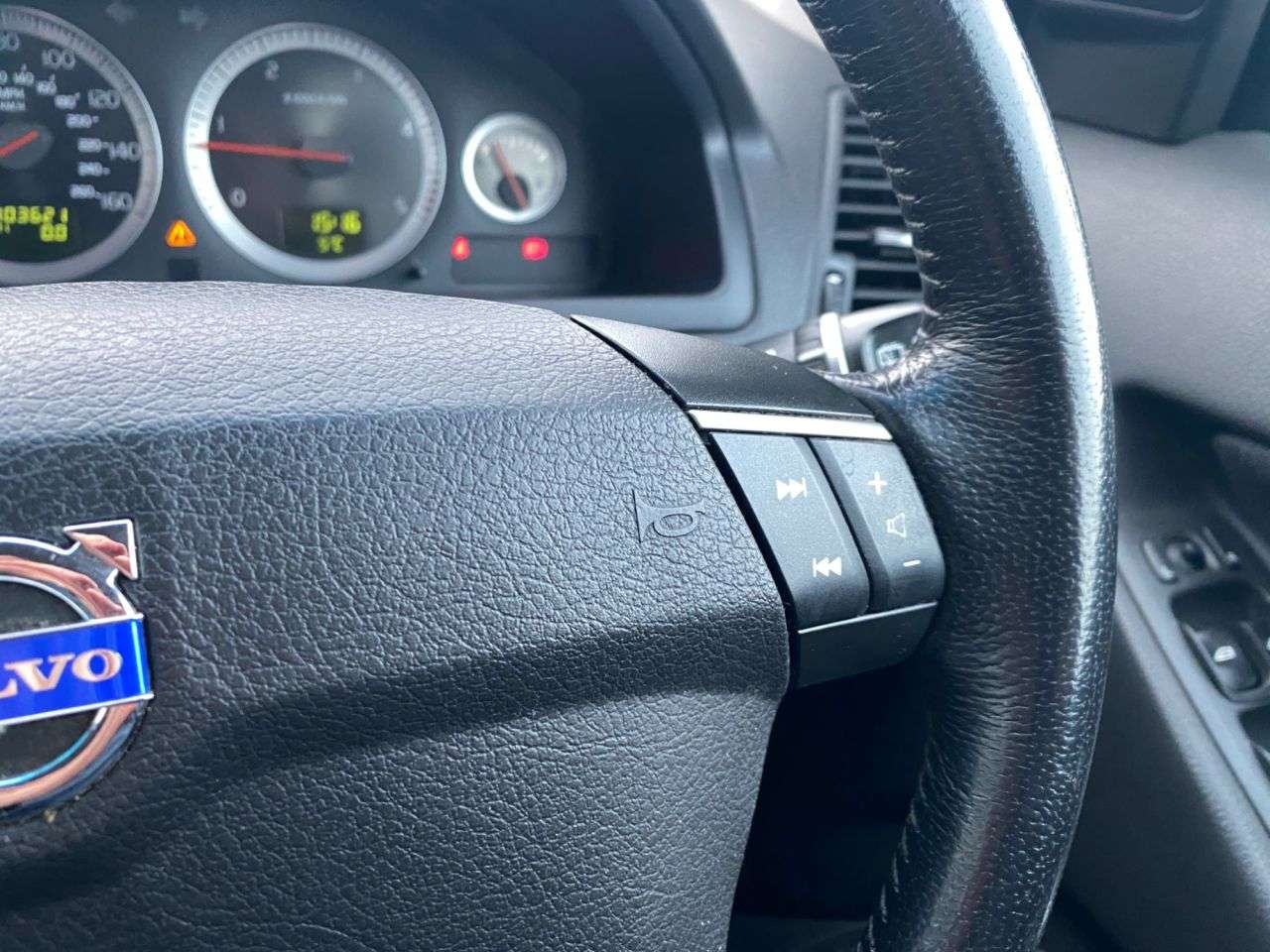 2010 VOLVO XC90 2010 VOLVO XC90