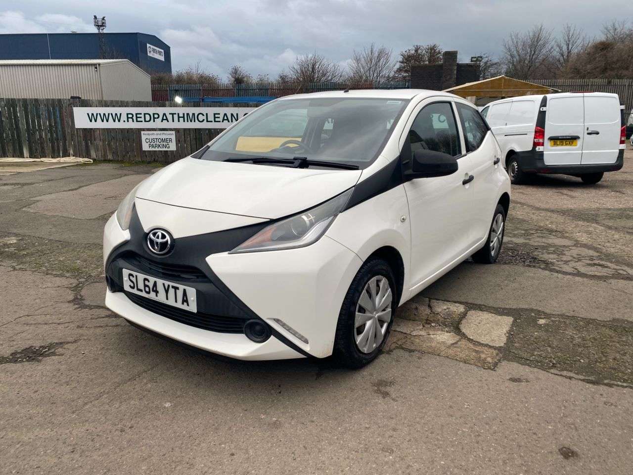 A 2014 TOYOTA AYGO 1.0 VVT-i x Hatchback 5dr Petrol Manual Euro 5 Euro 5 (68 ps) PX WELCOME A 2014 TOYOTA AYGO 1.0 VVT-i x Hatchback 5dr Petrol Manual Euro 5 Euro 5 (68 ps) PX WELCOME
