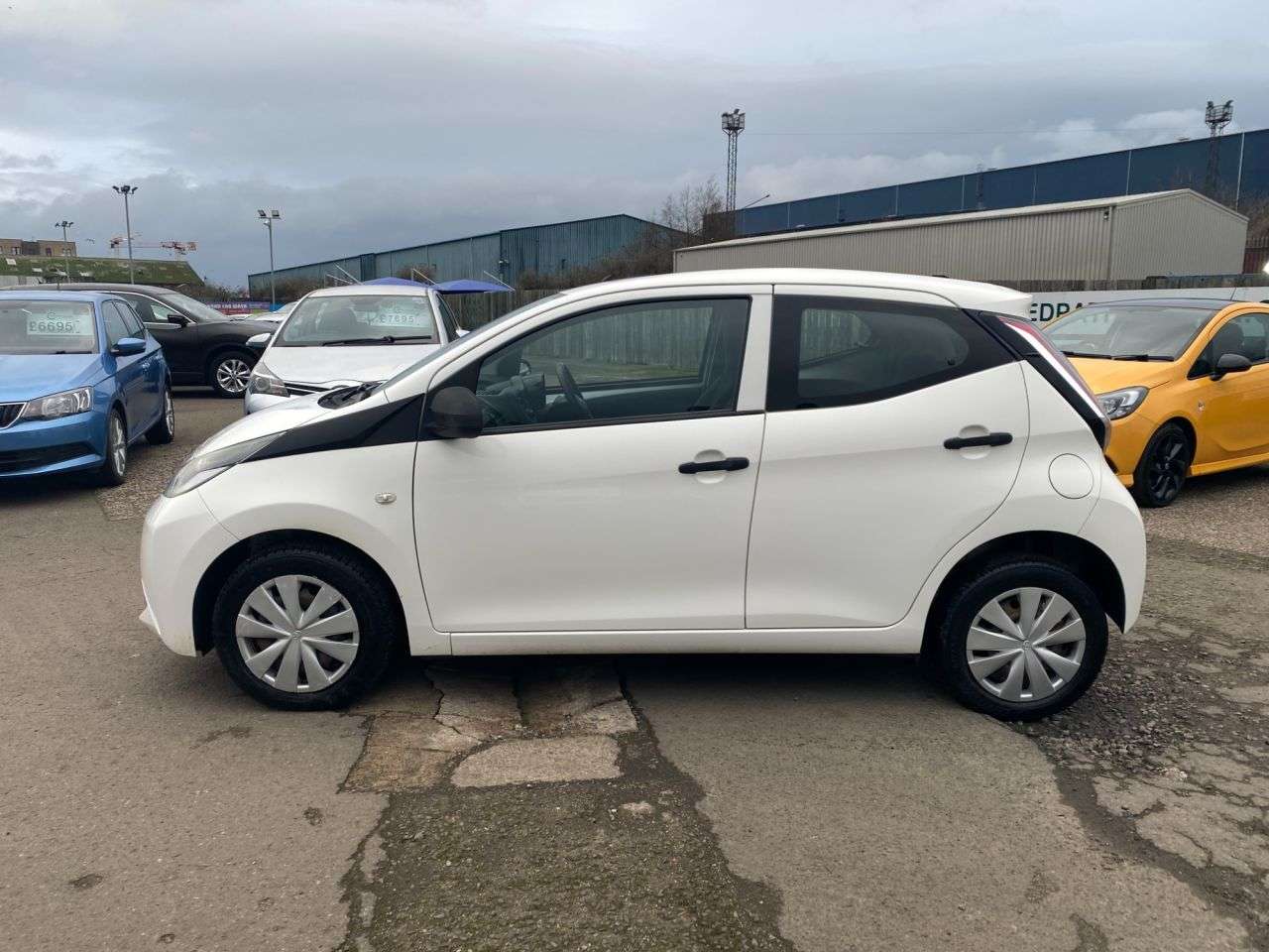 A 2014 TOYOTA AYGO 1.0 VVT-i x Hatchback 5dr Petrol Manual Euro 5 Euro 5 (68 ps) PX WELCOME A 2014 TOYOTA AYGO 1.0 VVT-i x Hatchback 5dr Petrol Manual Euro 5 Euro 5 (68 ps) PX WELCOME