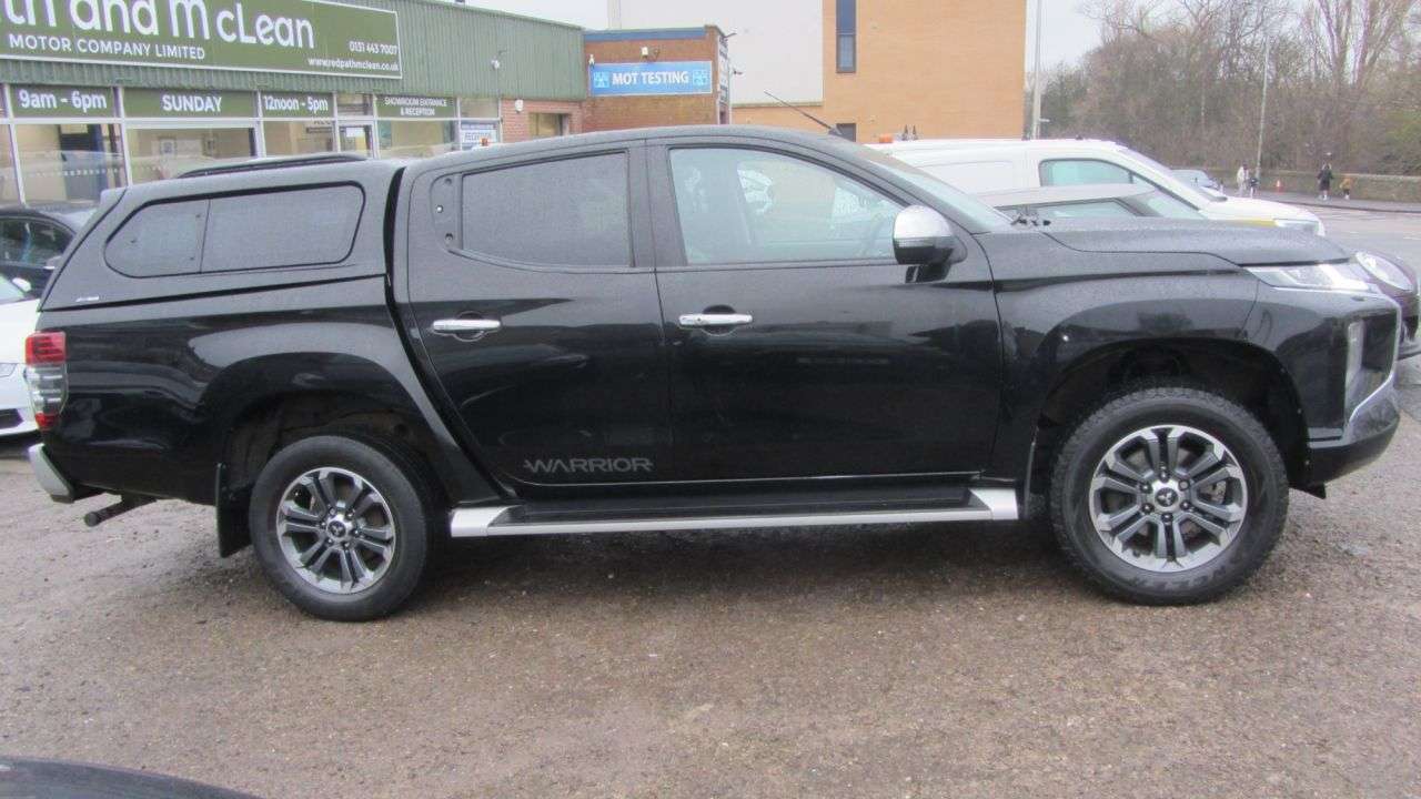A 2019 MITSUBISHI L200 2.2 DI-D DC Warrior Pickup Double Cab 4dr Diesel Manual 4WD Euro 6 (s/s) (1 A 2019 MITSUBISHI L200 2.2 DI-D DC Warrior Pickup Double Cab 4dr Diesel Manual 4WD Euro 6 (s/s) (1