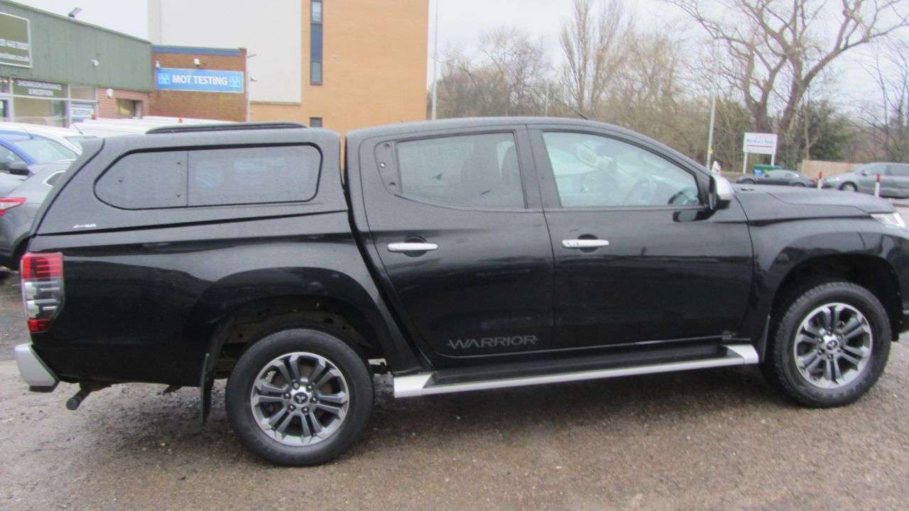 A 2019 MITSUBISHI L200 2.2 DI-D DC Warrior Pickup Double Cab 4dr Diesel Manual 4WD Euro 6 (s/s) (1 A 2019 MITSUBISHI L200 2.2 DI-D DC Warrior Pickup Double Cab 4dr Diesel Manual 4WD Euro 6 (s/s) (1
