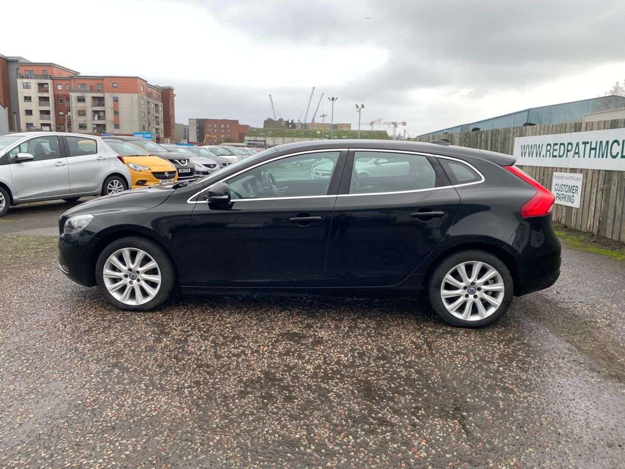 A 2015 VOLVO V40 1.6 D2 SE Lux Hatchback 5dr Diesel Manual Euro 5 (s/s) (115 ps) A 2015 VOLVO V40 1.6 D2 SE Lux Hatchback 5dr Diesel Manual Euro 5 (s/s) (115 ps)