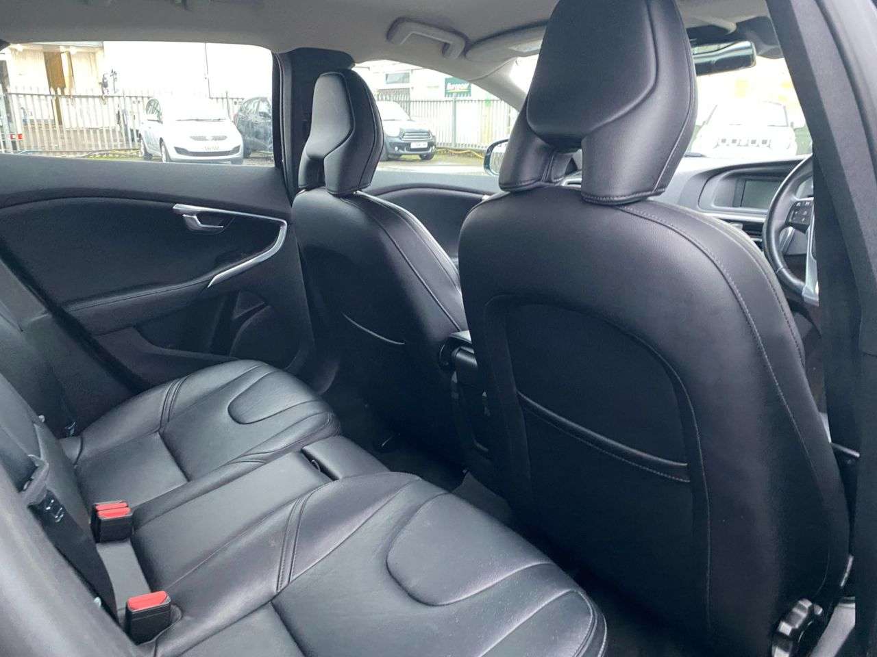 2015 VOLVO V40 2015 VOLVO V40