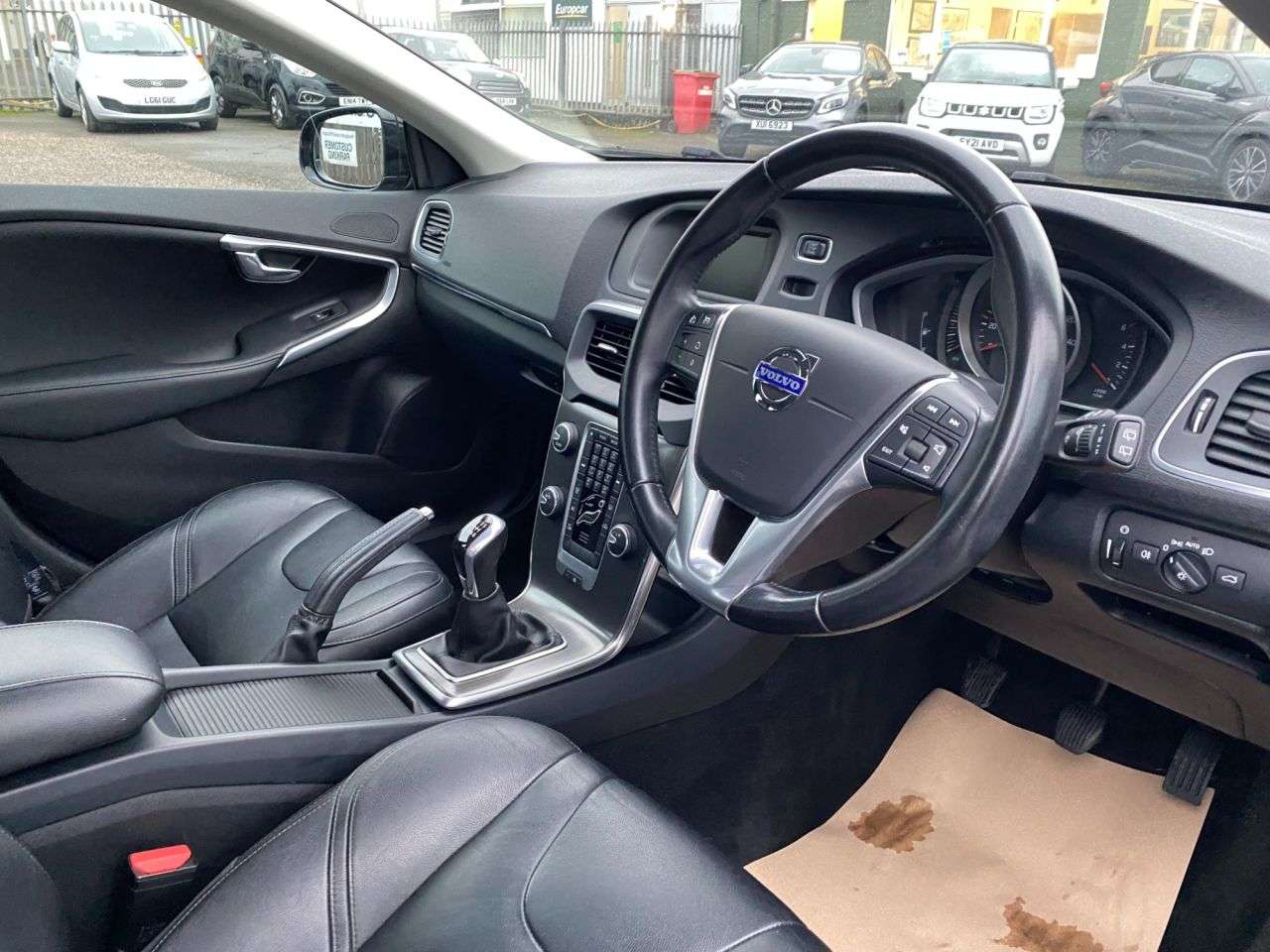 2015 VOLVO V40 2015 VOLVO V40