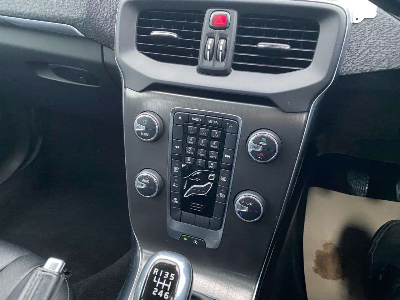 2015 VOLVO V40 2015 VOLVO V40