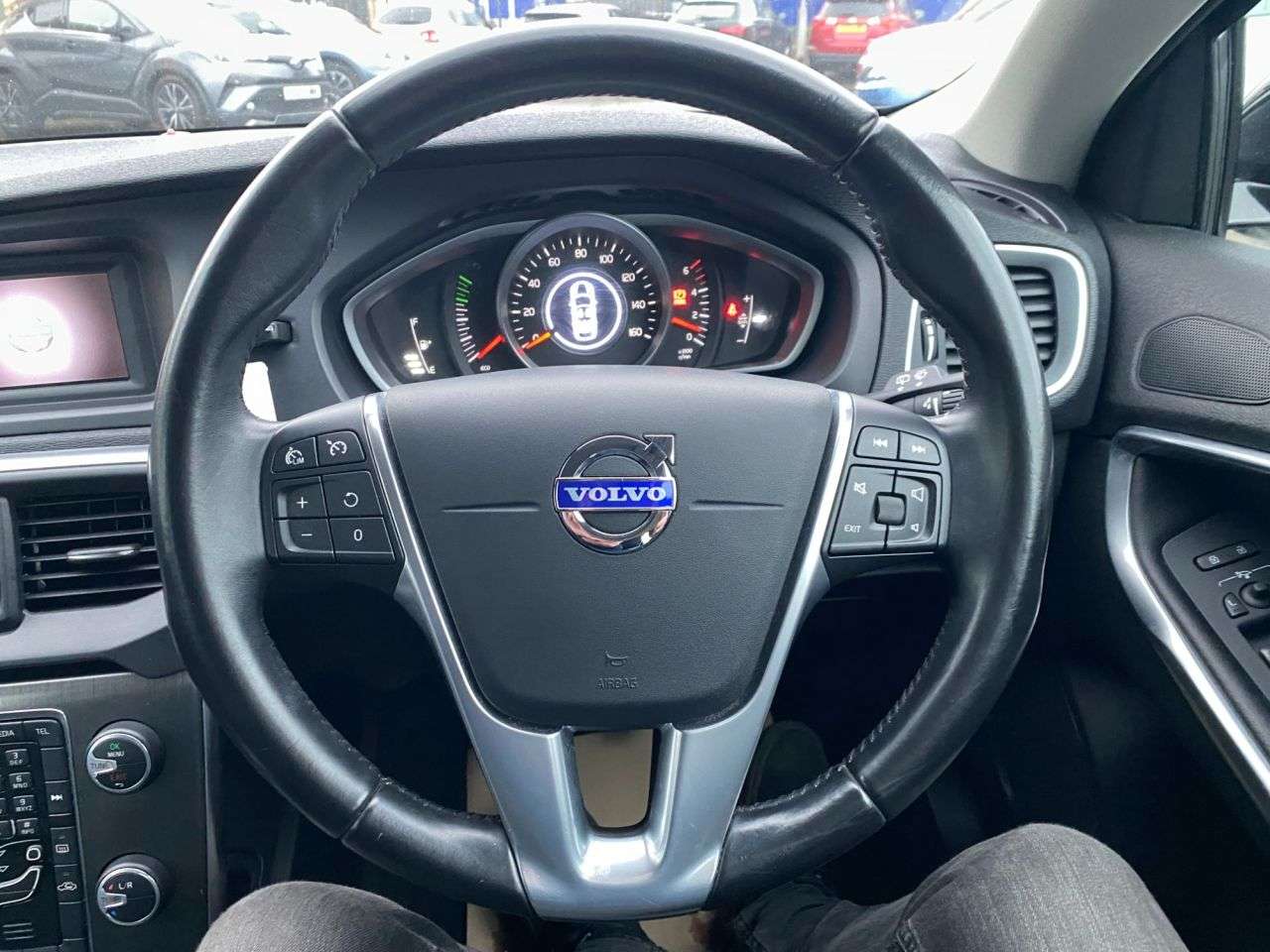 2015 VOLVO V40 2015 VOLVO V40
