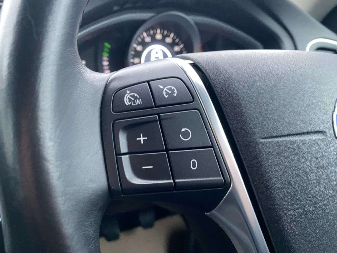 2015 VOLVO V40 2015 VOLVO V40