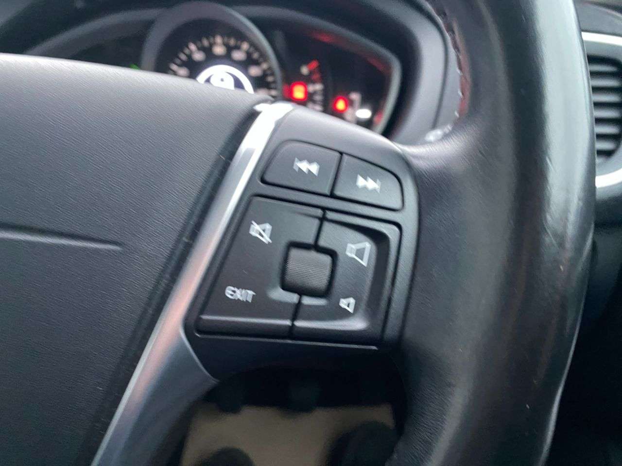 2015 VOLVO V40 2015 VOLVO V40