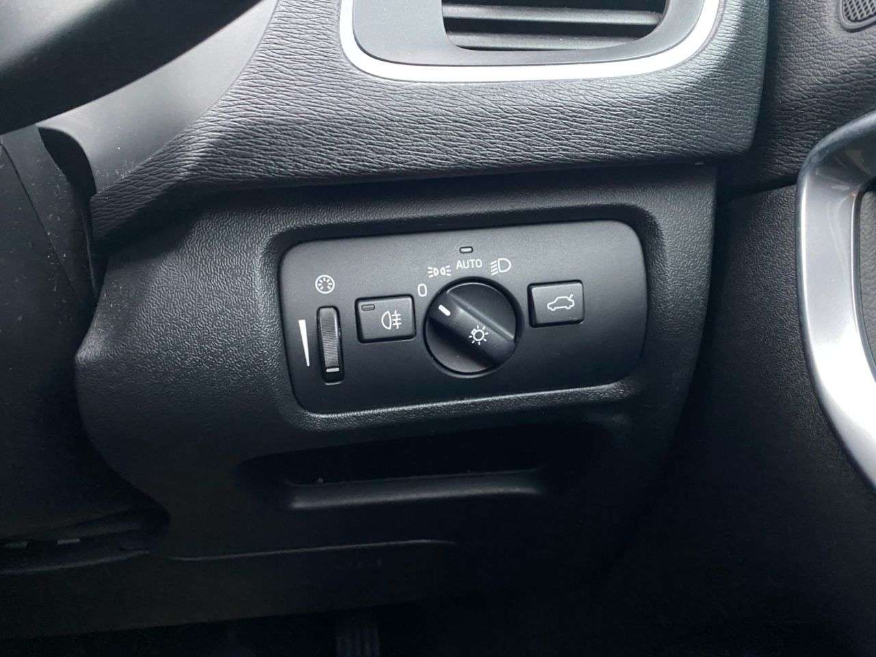 2015 VOLVO V40 2015 VOLVO V40