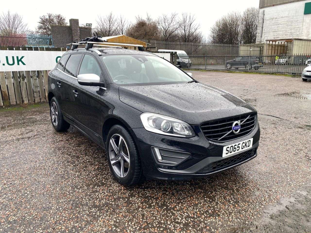 A 2015 VOLVO XC60 2.4 D4 R-Design Lux Nav SUV 5dr Diesel Auto AWD Euro 6 (s/s) (190 ps) PX WE A 2015 VOLVO XC60 2.4 D4 R-Design Lux Nav SUV 5dr Diesel Auto AWD Euro 6 (s/s) (190 ps) PX WE