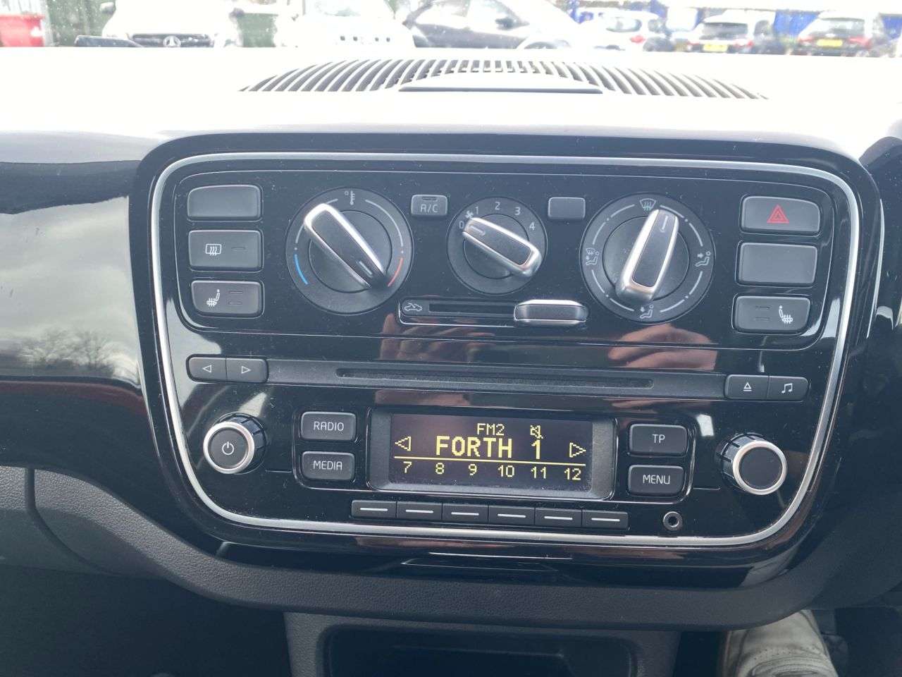 2015 VOLKSWAGEN UP! 2015 VOLKSWAGEN UP!