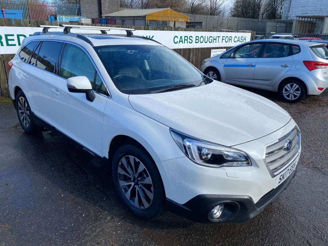 A 2017 SUBARU OUTBACK 2.5i SE Premium Estate 5dr Petrol Lineartronic 4WD Euro 6 (s/s) (175 ps) PX A 2017 SUBARU OUTBACK 2.5i SE Premium Estate 5dr Petrol Lineartronic 4WD Euro 6 (s/s) (175 ps) PX
