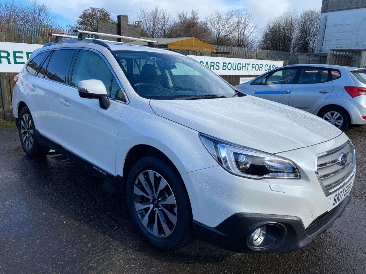 A 2017 SUBARU OUTBACK 2.5i SE Premium Estate 5dr Petrol Lineartronic 4WD Euro 6 (s/s) (175 ps) PX A 2017 SUBARU OUTBACK 2.5i SE Premium Estate 5dr Petrol Lineartronic 4WD Euro 6 (s/s) (175 ps) PX