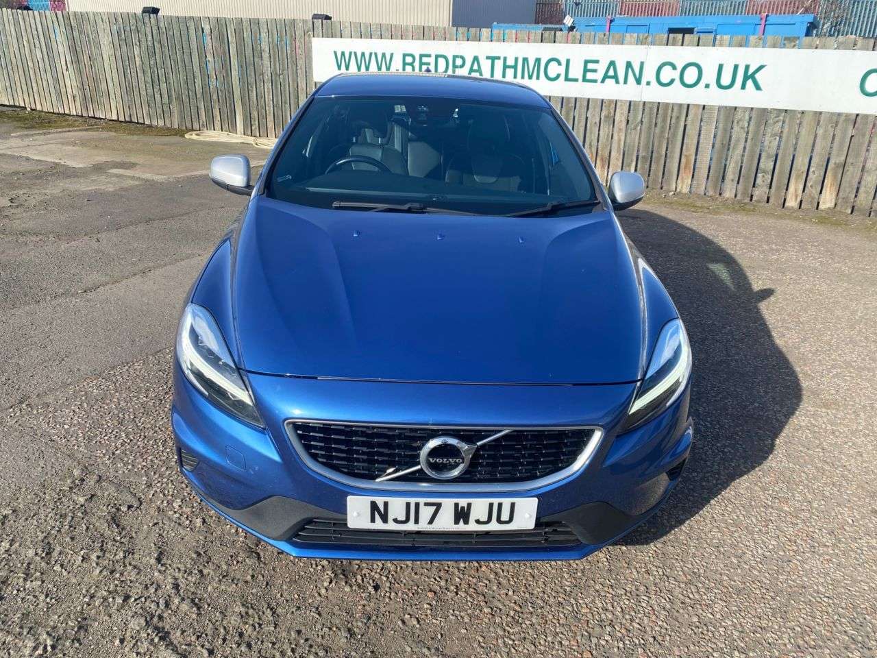 A 2017 VOLVO V40 2.0 D2 R-Design Hatchback 5dr Diesel Manual Euro 6 (s/s) (120 ps) A 2017 VOLVO V40 2.0 D2 R-Design Hatchback 5dr Diesel Manual Euro 6 (s/s) (120 ps)
