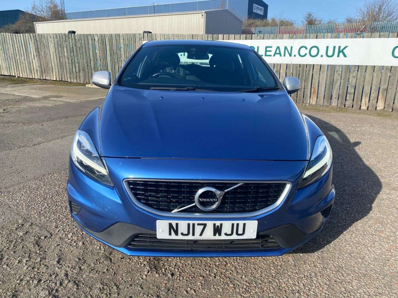 A 2017 VOLVO V40 2.0 D2 R-Design Hatchback 5dr Diesel Manual Euro 6 (s/s) (120 ps) A 2017 VOLVO V40 2.0 D2 R-Design Hatchback 5dr Diesel Manual Euro 6 (s/s) (120 ps)