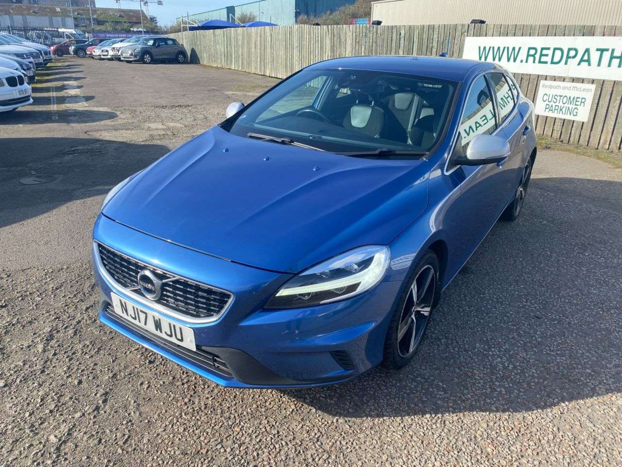 2017 VOLVO V40 2017 VOLVO V40