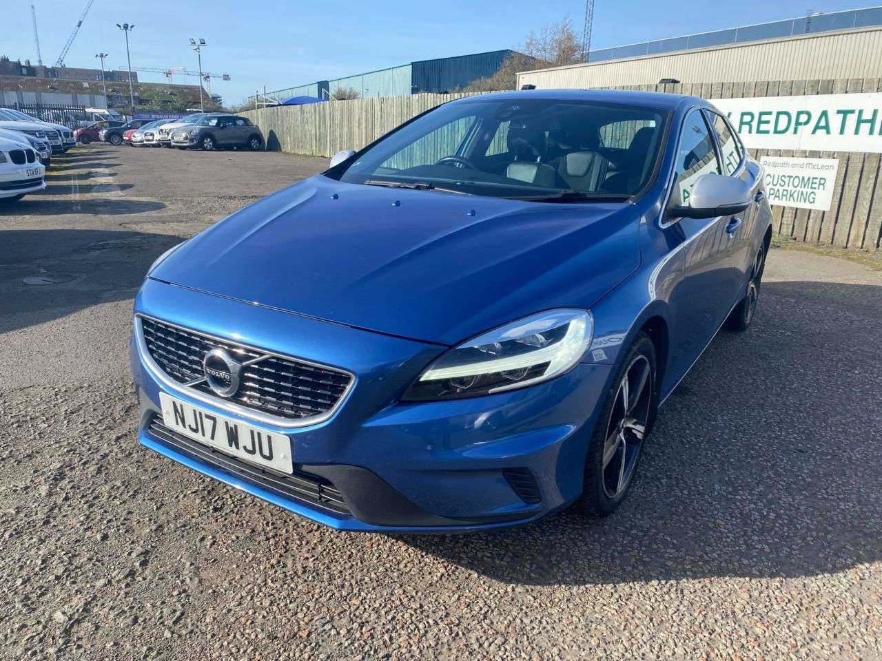 2017 VOLVO V40 2017 VOLVO V40