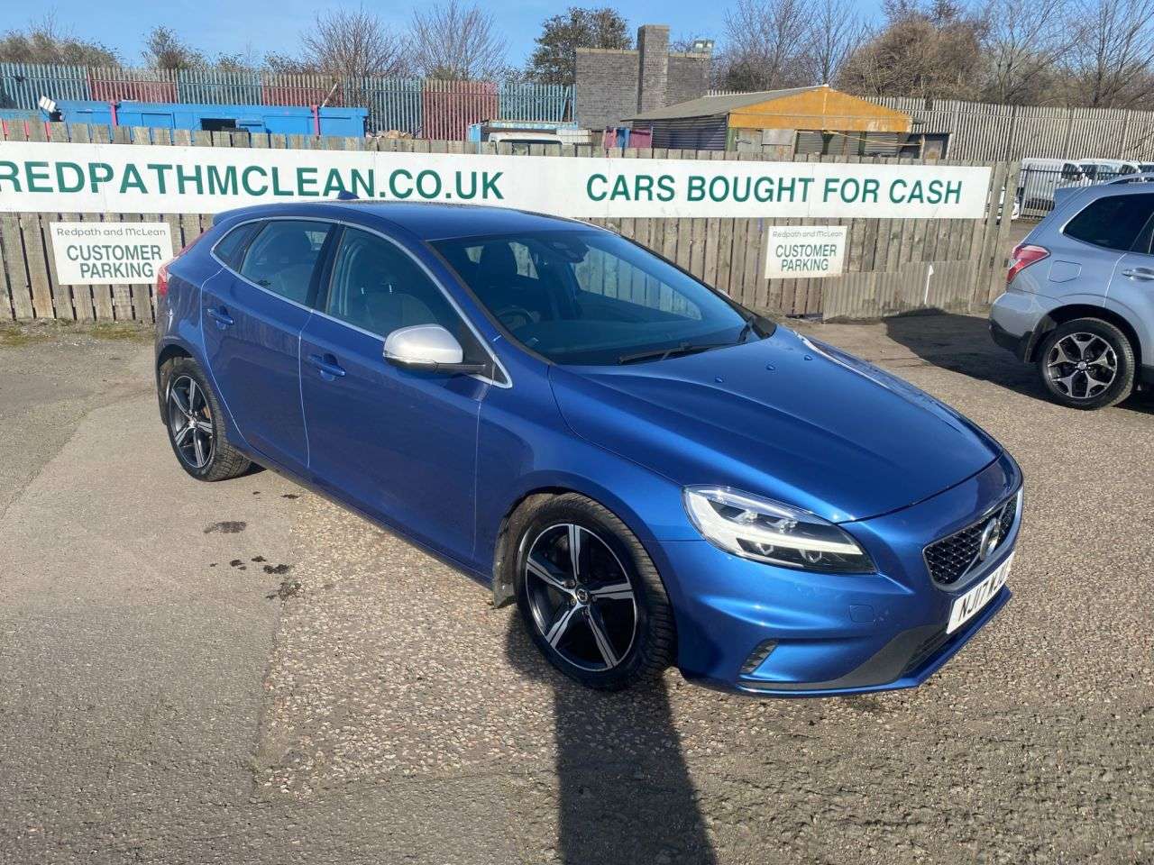 2017 VOLVO V40 2017 VOLVO V40