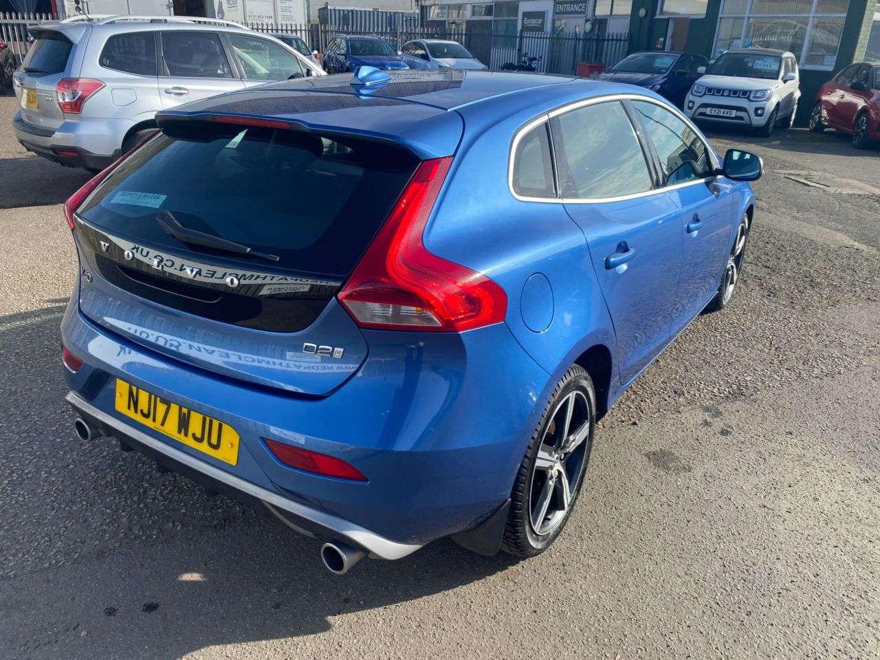 2017 VOLVO V40 2017 VOLVO V40
