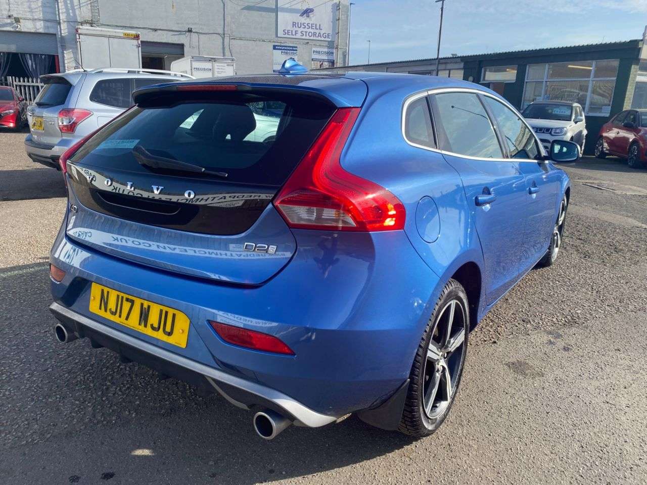 2017 VOLVO V40 2017 VOLVO V40