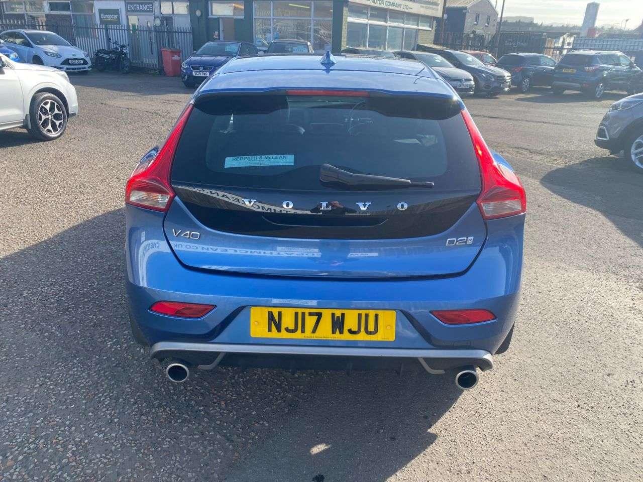 2017 VOLVO V40 2017 VOLVO V40