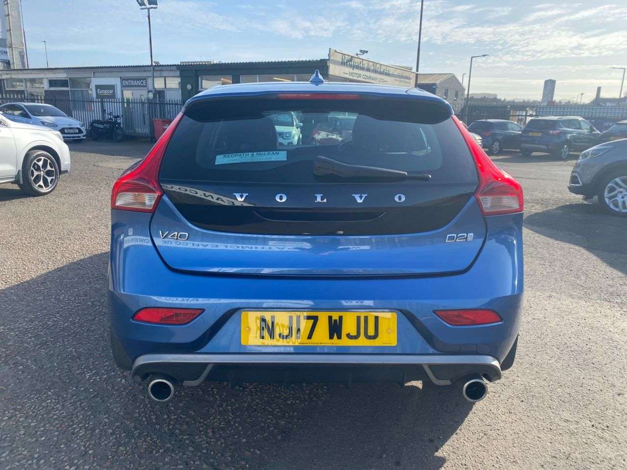 2017 VOLVO V40 2017 VOLVO V40