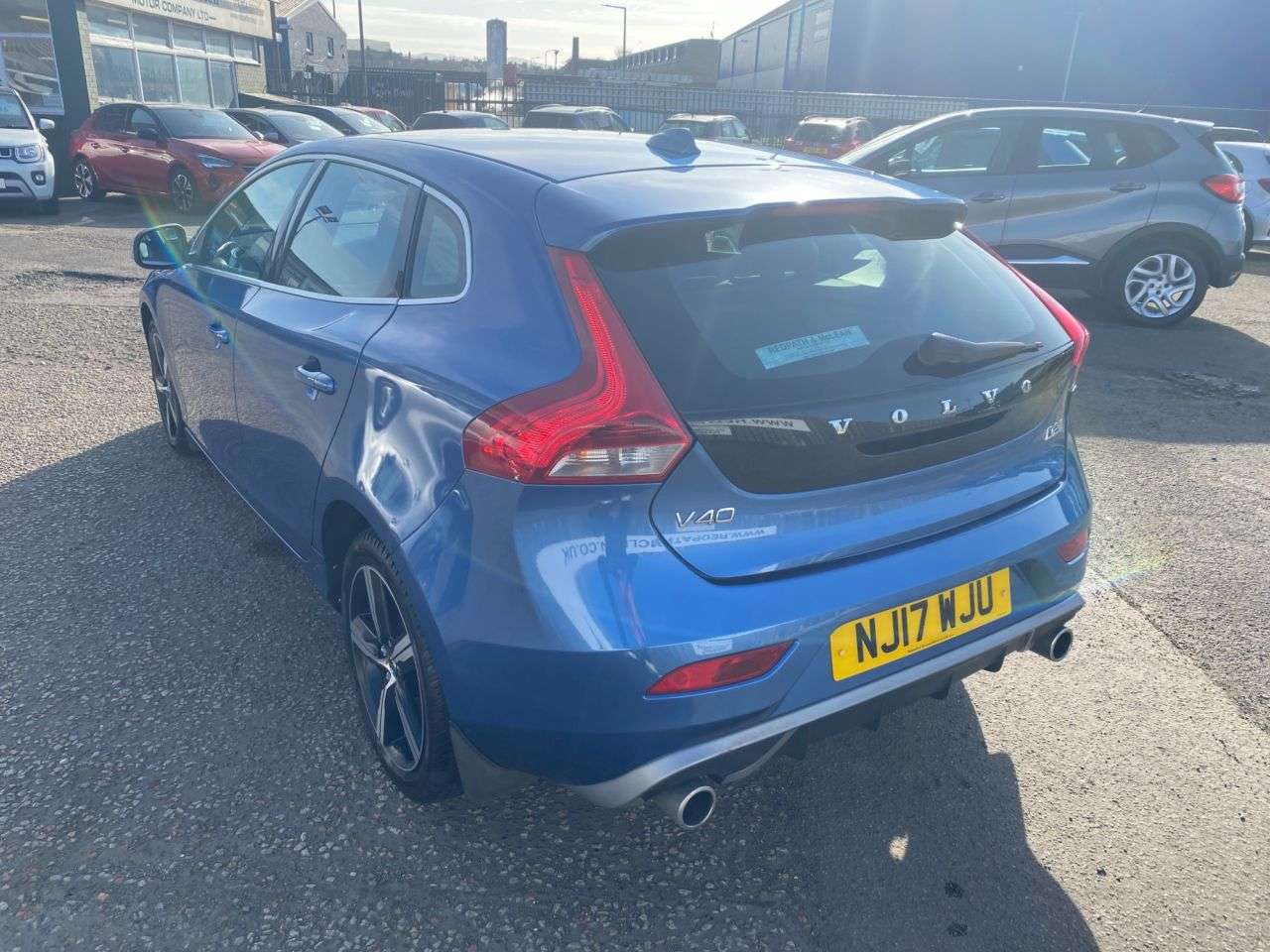 2017 VOLVO V40 2017 VOLVO V40