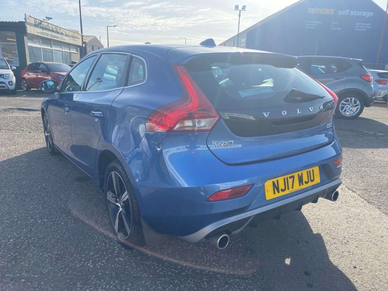 2017 VOLVO V40 2017 VOLVO V40