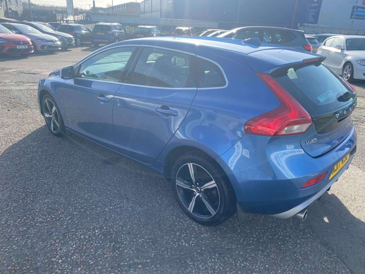2017 VOLVO V40 2017 VOLVO V40