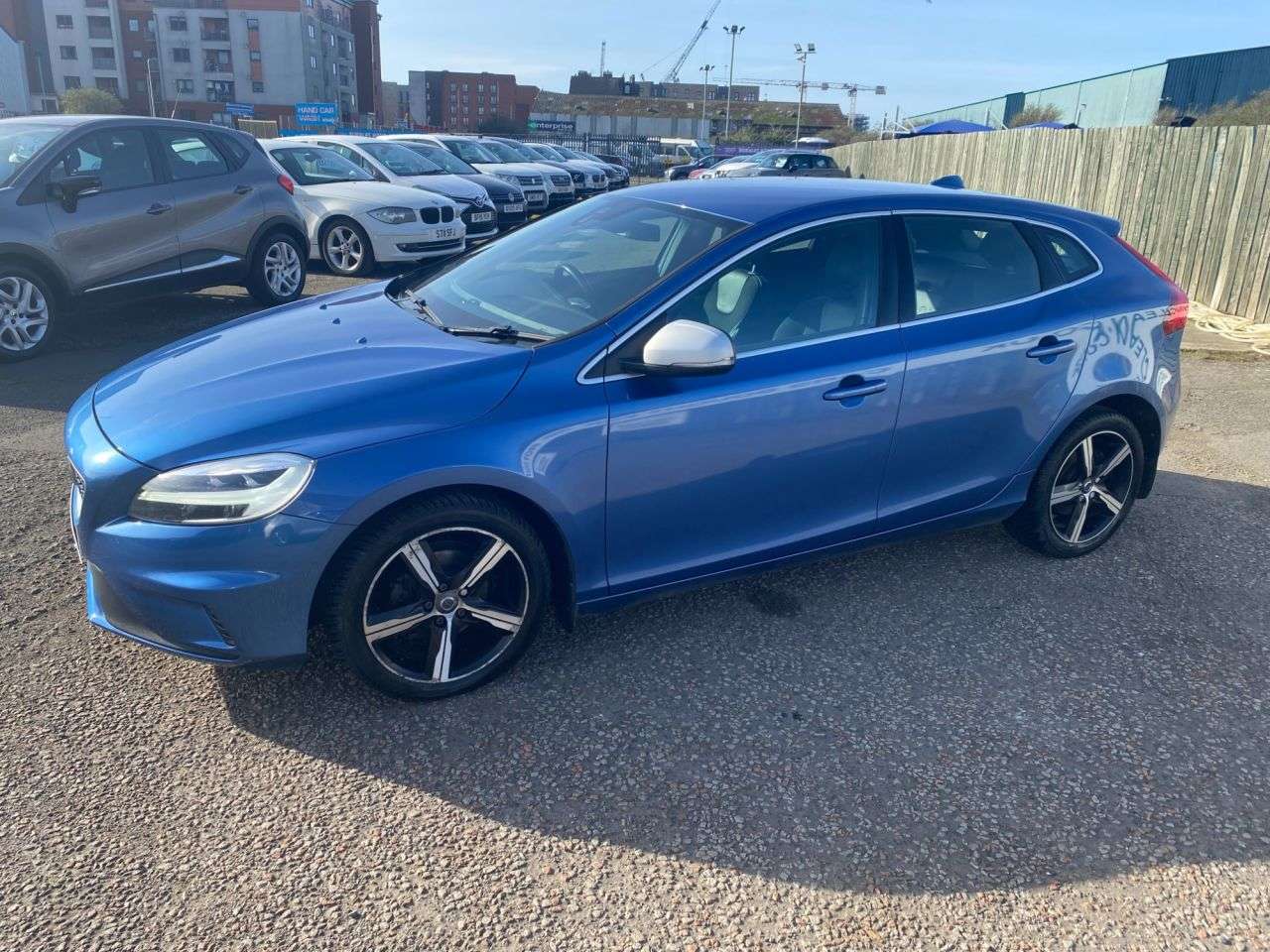 2017 VOLVO V40 2017 VOLVO V40